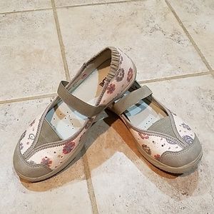 Kalso wellness earth shoes with floral pattern